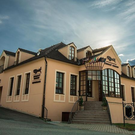 Zamecky Penzion Kopecek Hotel Rajec-Jestrebi Exterior photo