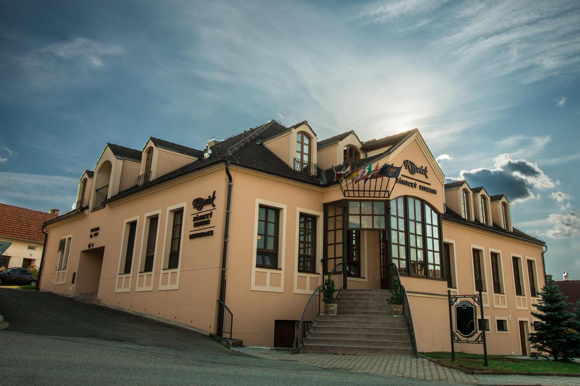 Zamecky Penzion Kopecek Hotel Rajec-Jestrebi Exterior photo